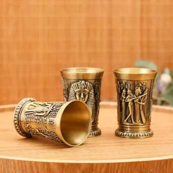 Novo 1pcs Egito Mito Retro Cobre Taça de Bronze em Relevo em 3D Vinho, Licor Espíritos Vidro de Tiro de Cleópatra Ramessés Ra Tiro de Antiguidades, Óculos