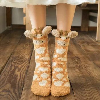 Qisin meias de Natal de Inverno quente coral de lã meias femininas elk cartoon casa engrossado andar de meias de cor suave kawaii doce meias